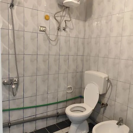 アパート Osho 1 ティラナ